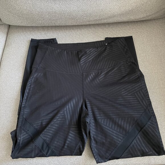 Bundle of 2 Old Navy Active Go-Dry Leggings - Picture 7 of 11